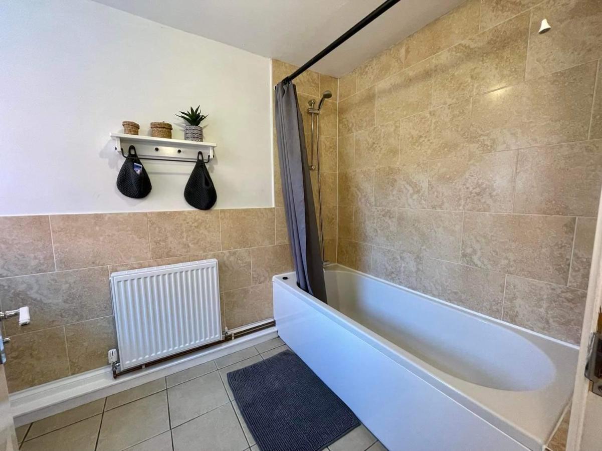 Spacious 3 Bedroom Retreat For Professionals Kingston upon Hull Zewnętrze zdjęcie